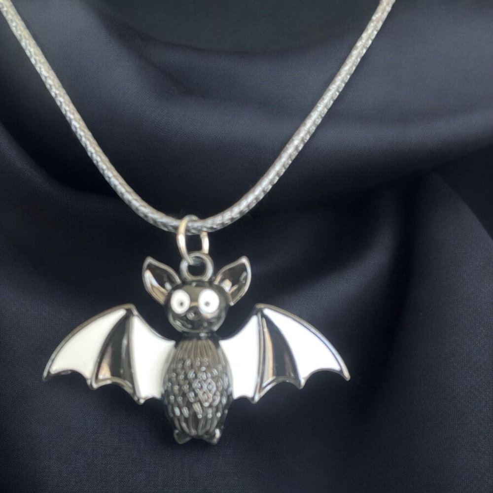 Gothic Black & White Bat Pendant Spooky‎ Season Necklace